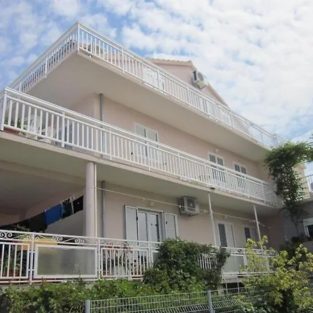 شقة In With Sea View, Terrace, Air Conditioning, W-lan