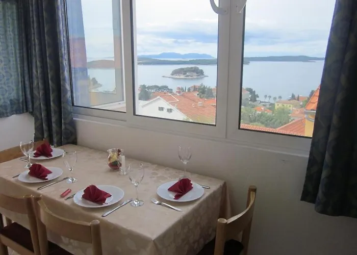 Apartment In With Sea View, Terrace, Air Conditioning, W-lan Hvar Town